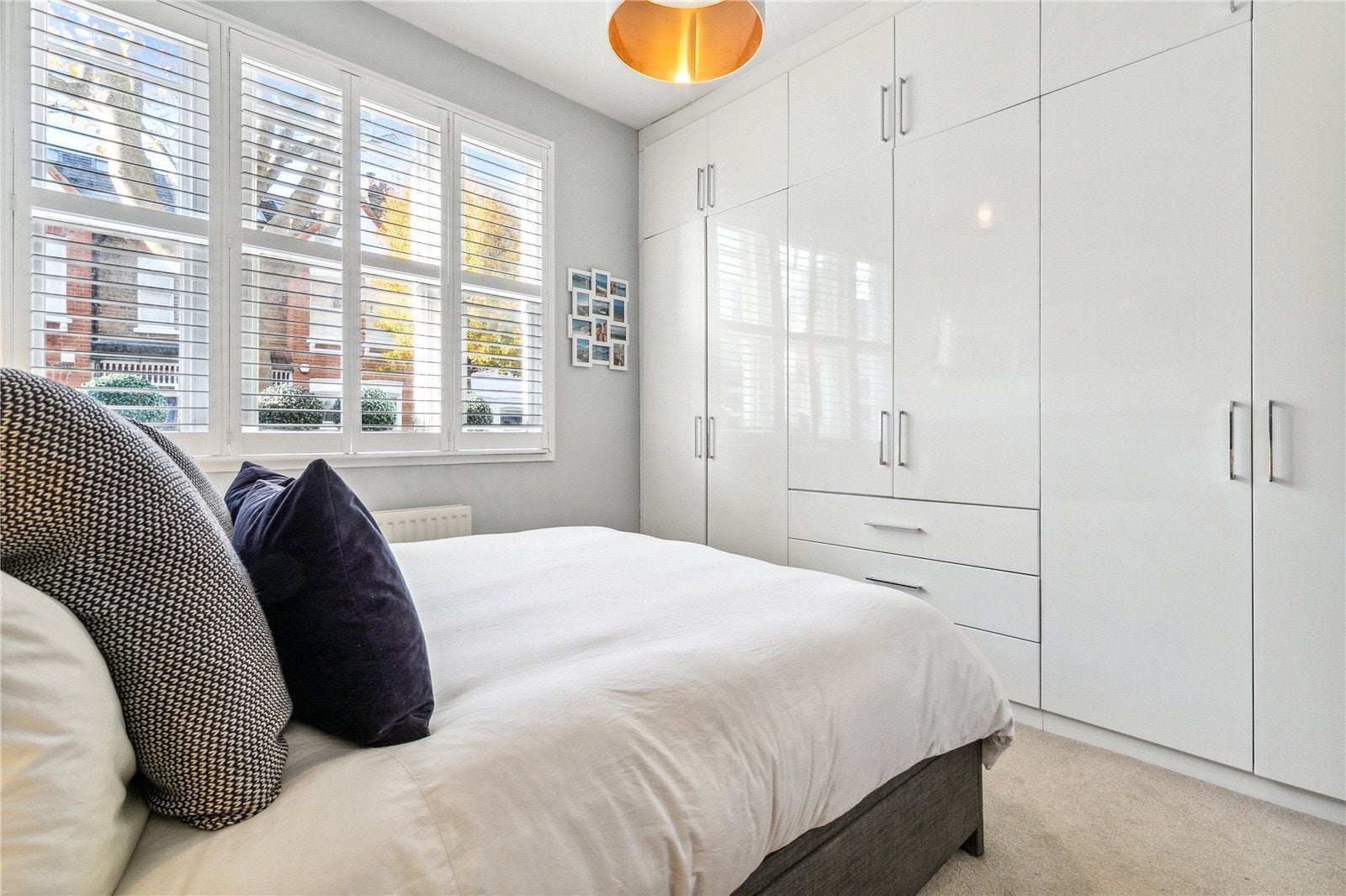 Flat Galesbury Road in Greater London