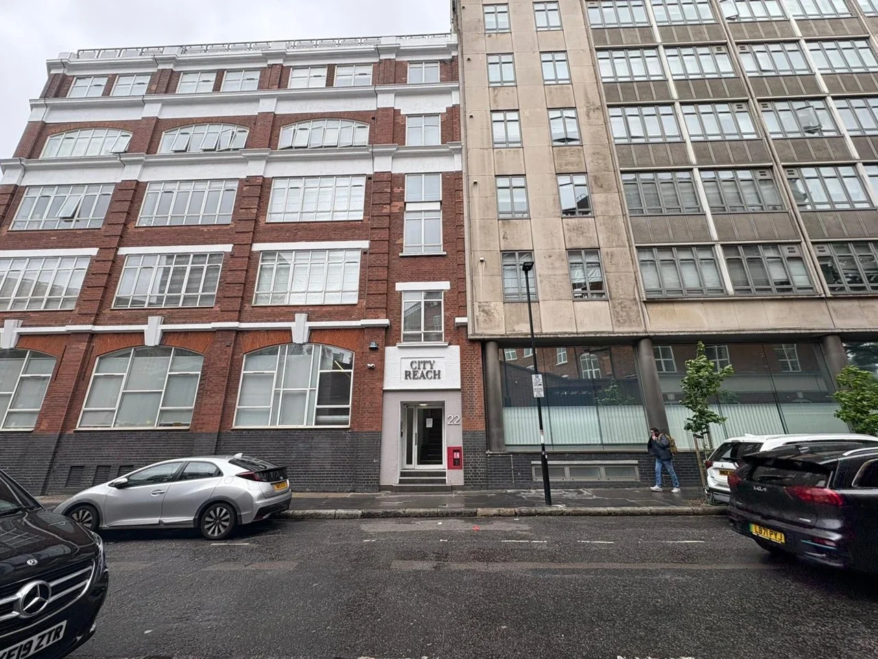 Room City Road in Greater London