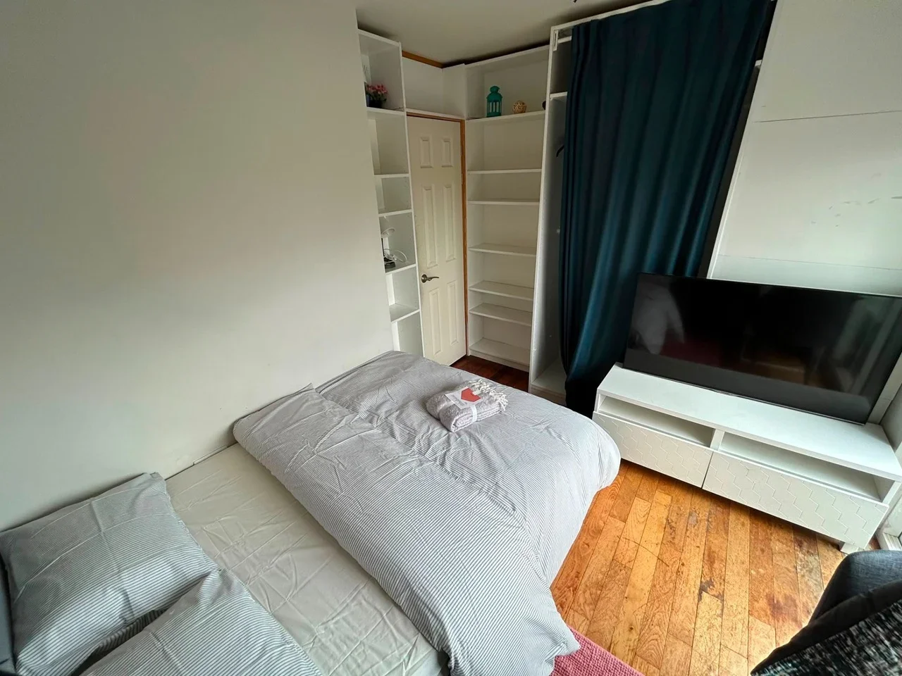 Room City Road in Greater London