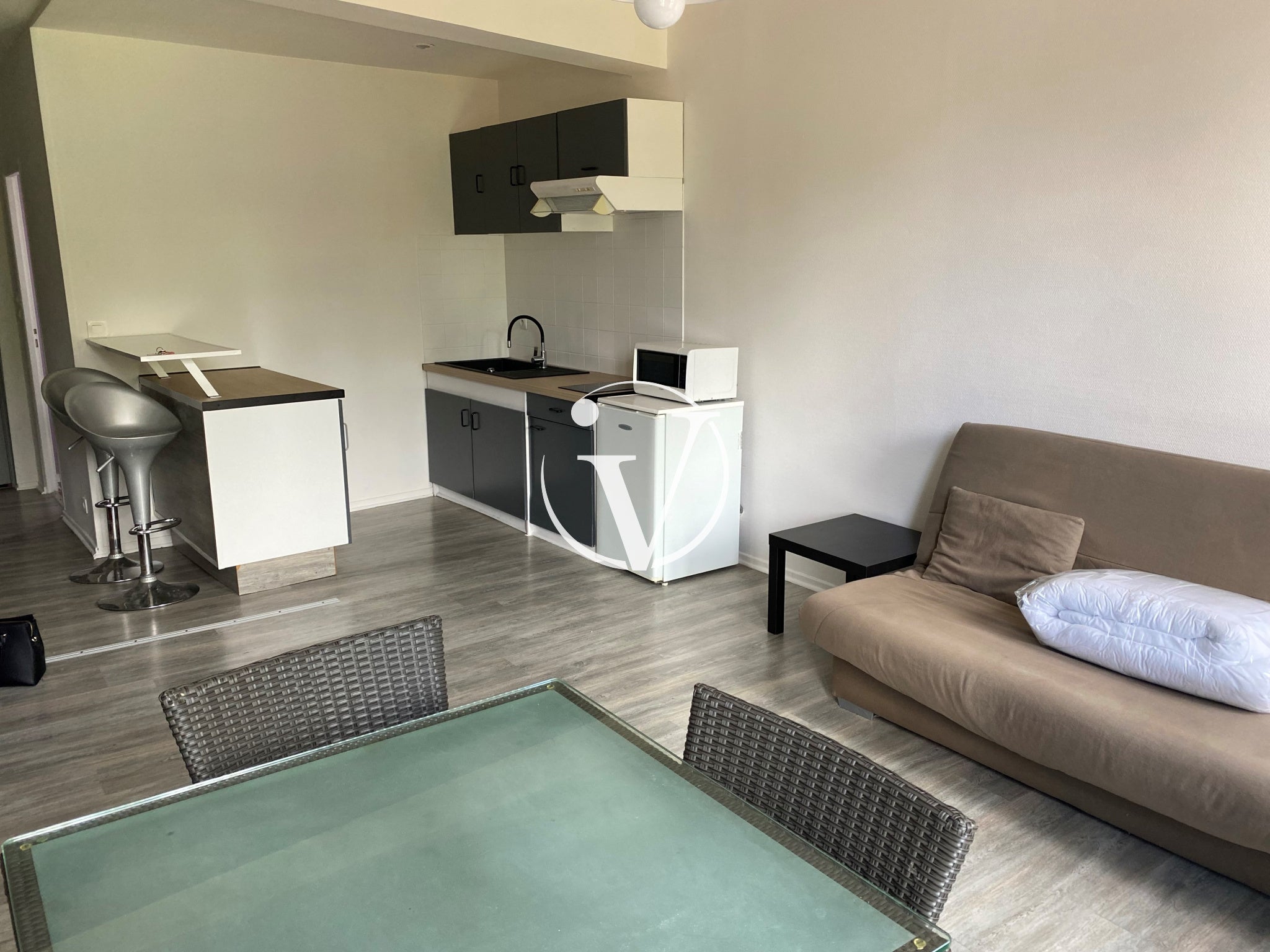 Room Rue des Écoles in La Ville-aux-Clercs