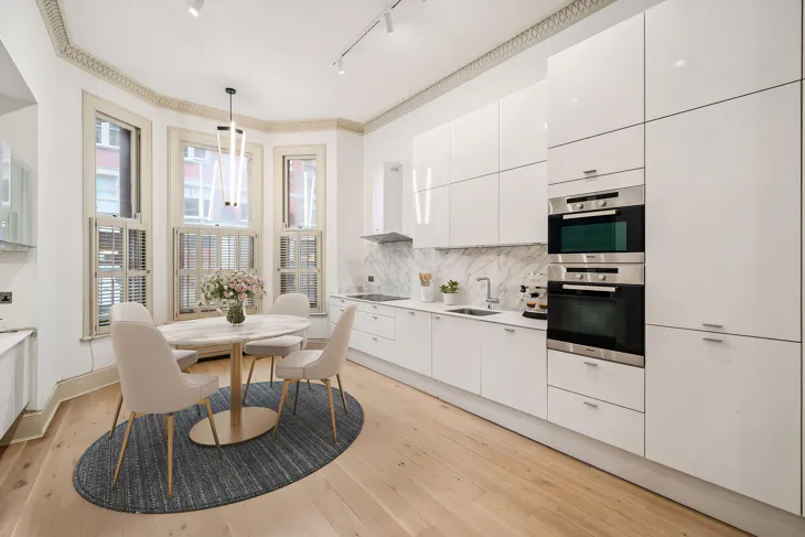 Flat Egerton Gardens in Greater London