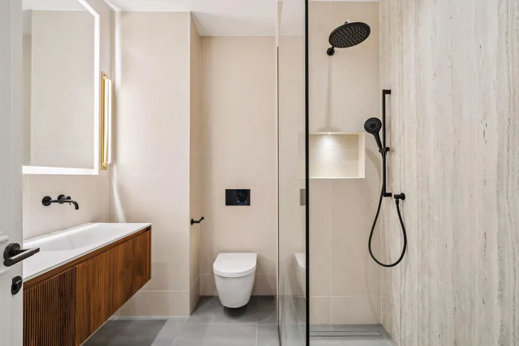 Flat Egerton Gardens in Greater London