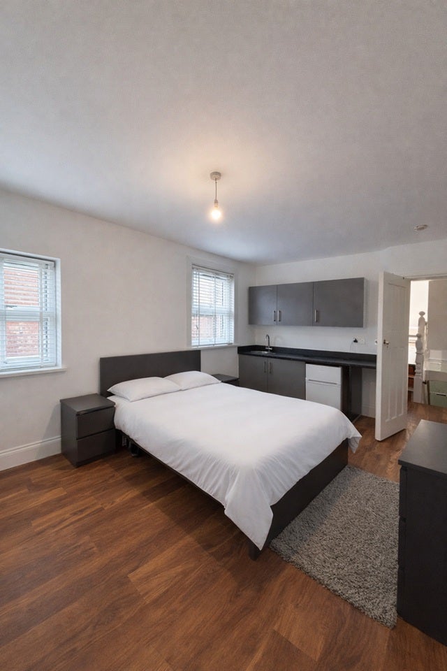 Room Clifton Road in Rugby