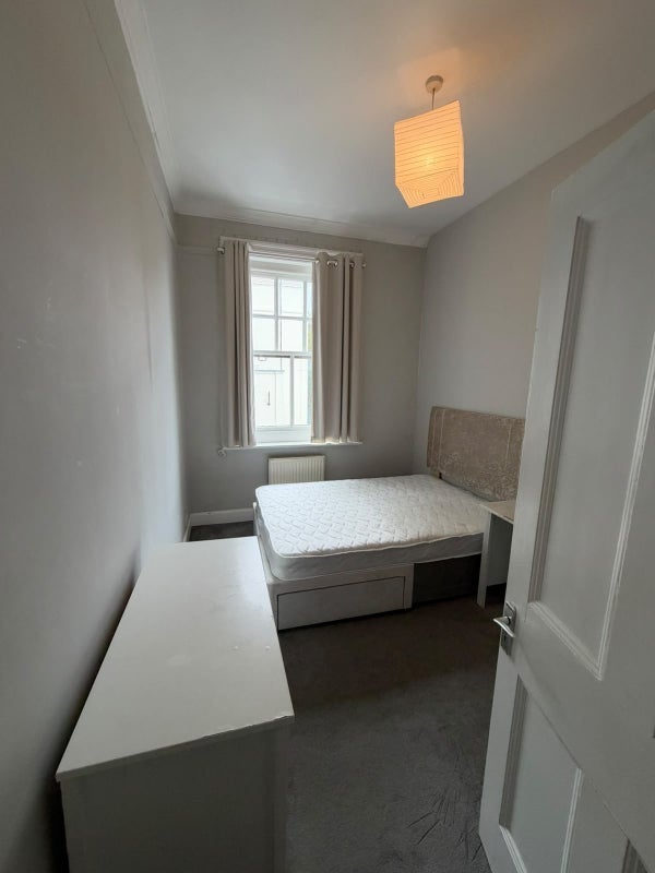 Room Elgin Avenue in City of Westminster