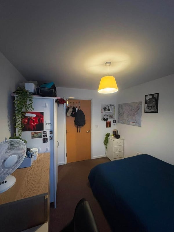Room Canons Way in Bristol