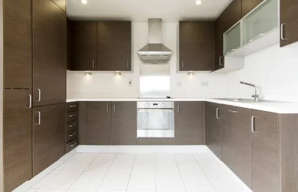 Flat Christian Street in Greater London