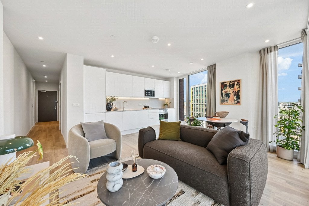 Flat Hebden Place in Greater London