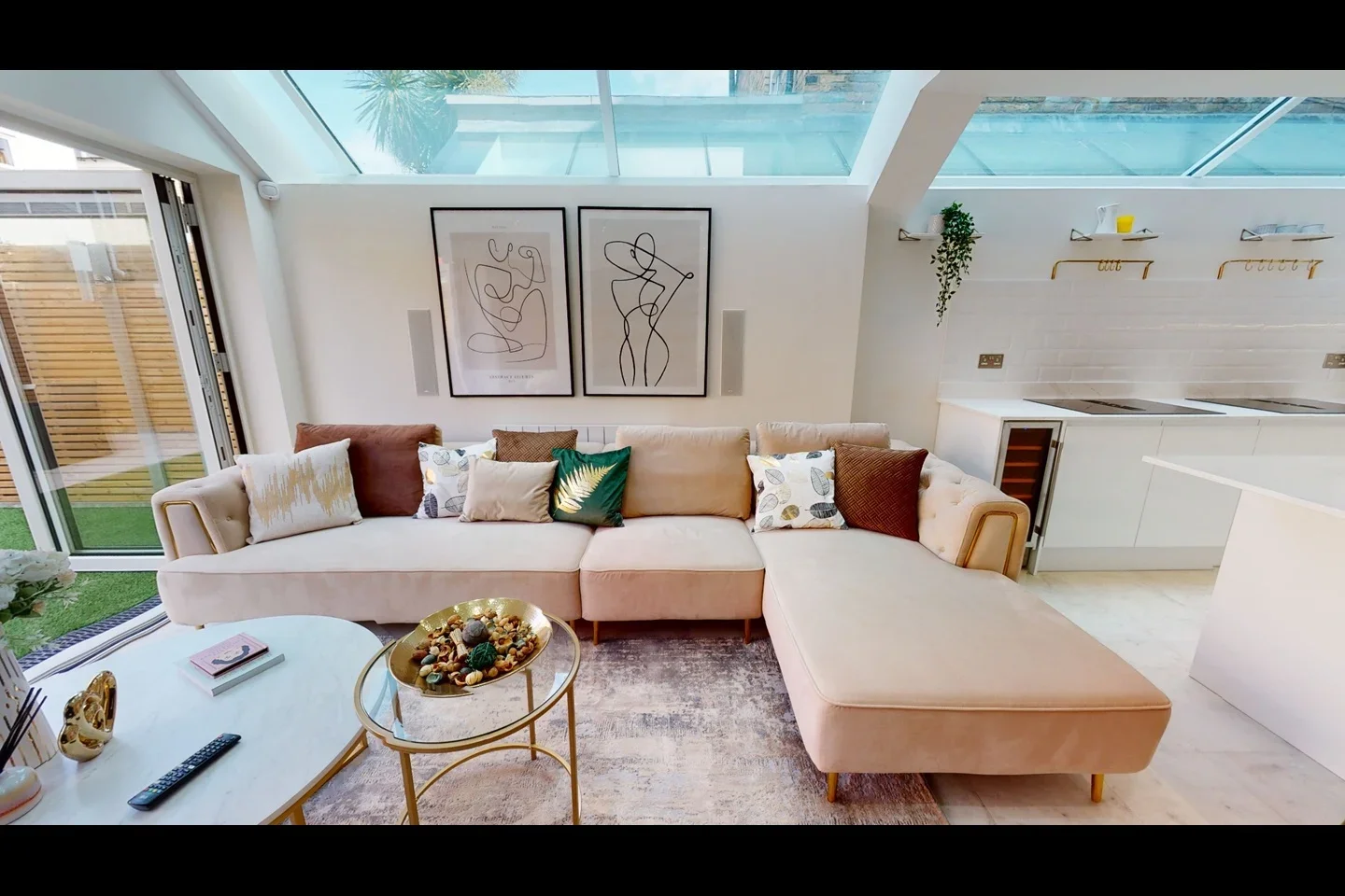 Room Lochaline Street in Greater London