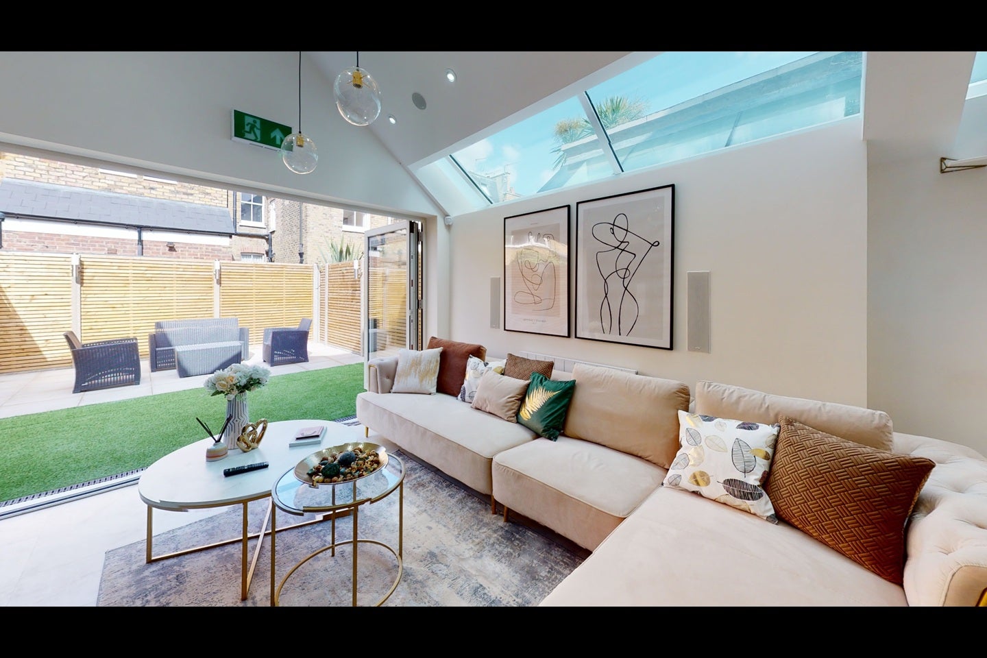 Room Lochaline Street in Greater London