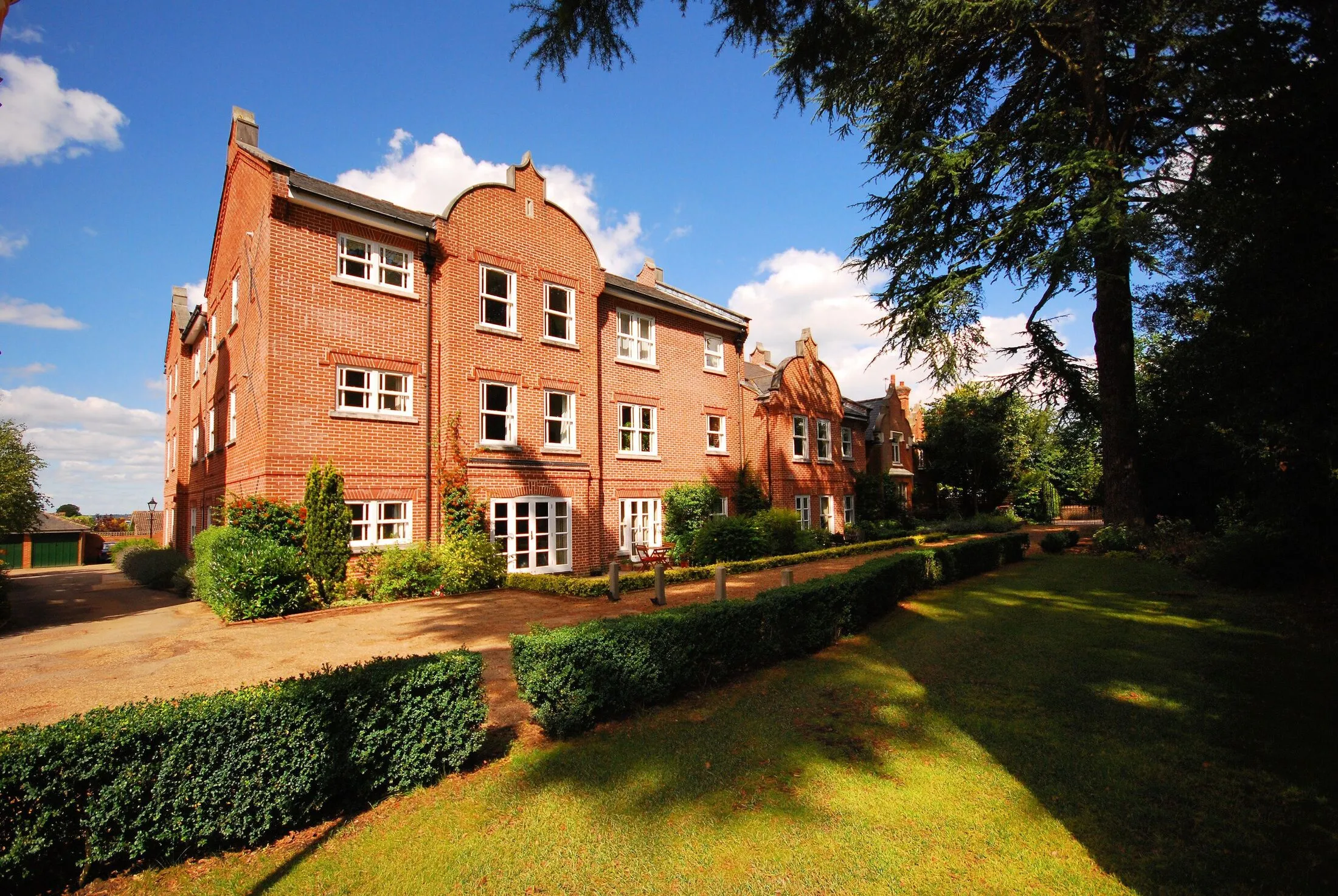 Flat Horseshoe Lane East in Guildford