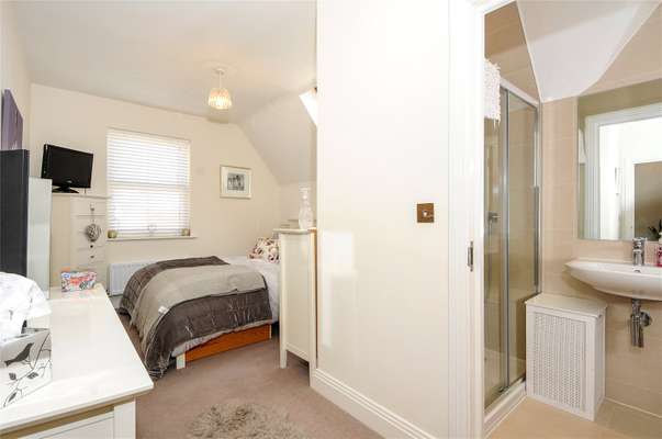 Flat St Leonards Road in Windsor