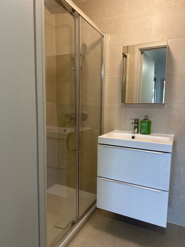 Room Rolls Road in Greater London
