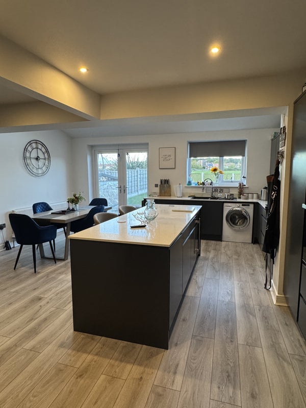 Room Manston Avenue in Leeds