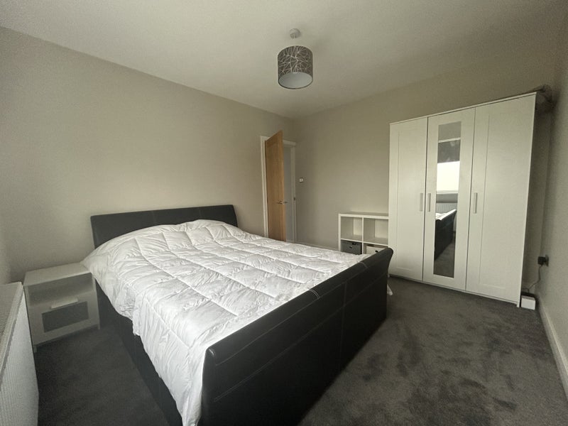 Room Manston Avenue in Leeds