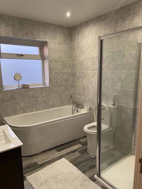 Room Manston Avenue in Leeds