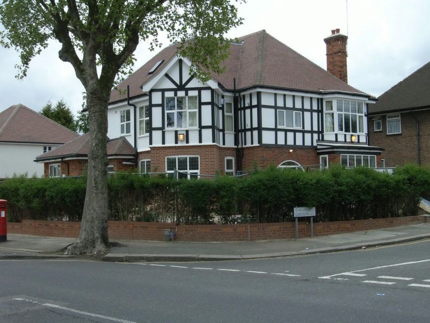 Flat Watling Avenue in Greater London