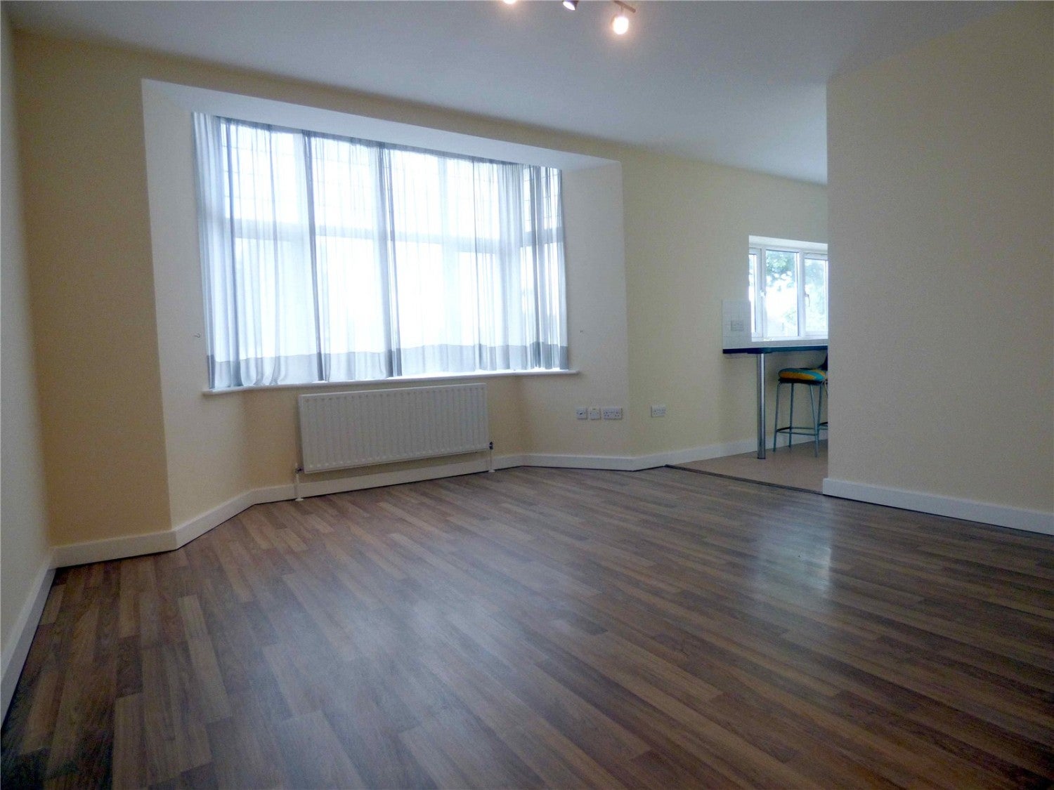 Flat Watling Avenue in Greater London