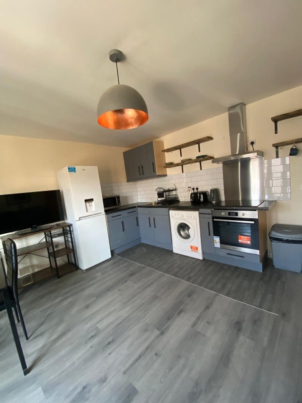 Flat Glaucus Street in Greater London