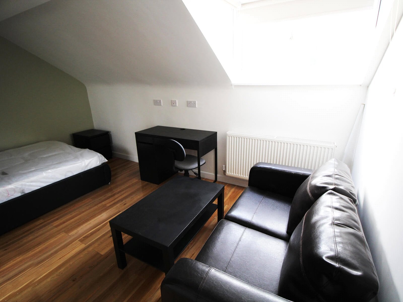 Flat Regent Park Terrace in Leeds