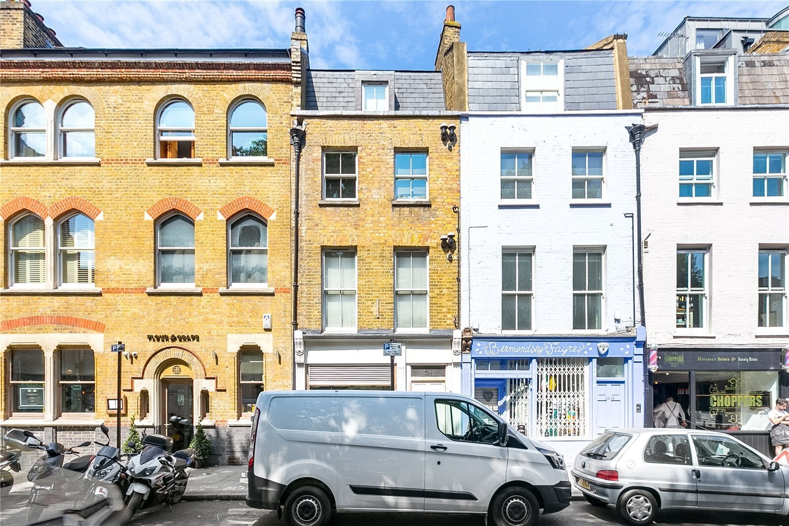 Flat Bermondsey Street in Greater London