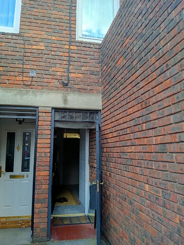 House Kemps Drive in Greater London