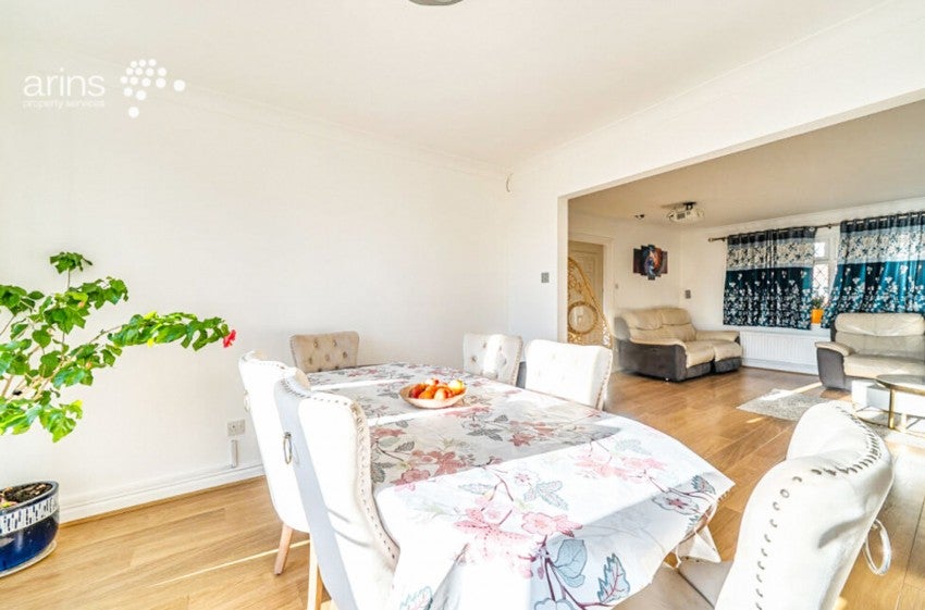 House Melksham Close in Reading