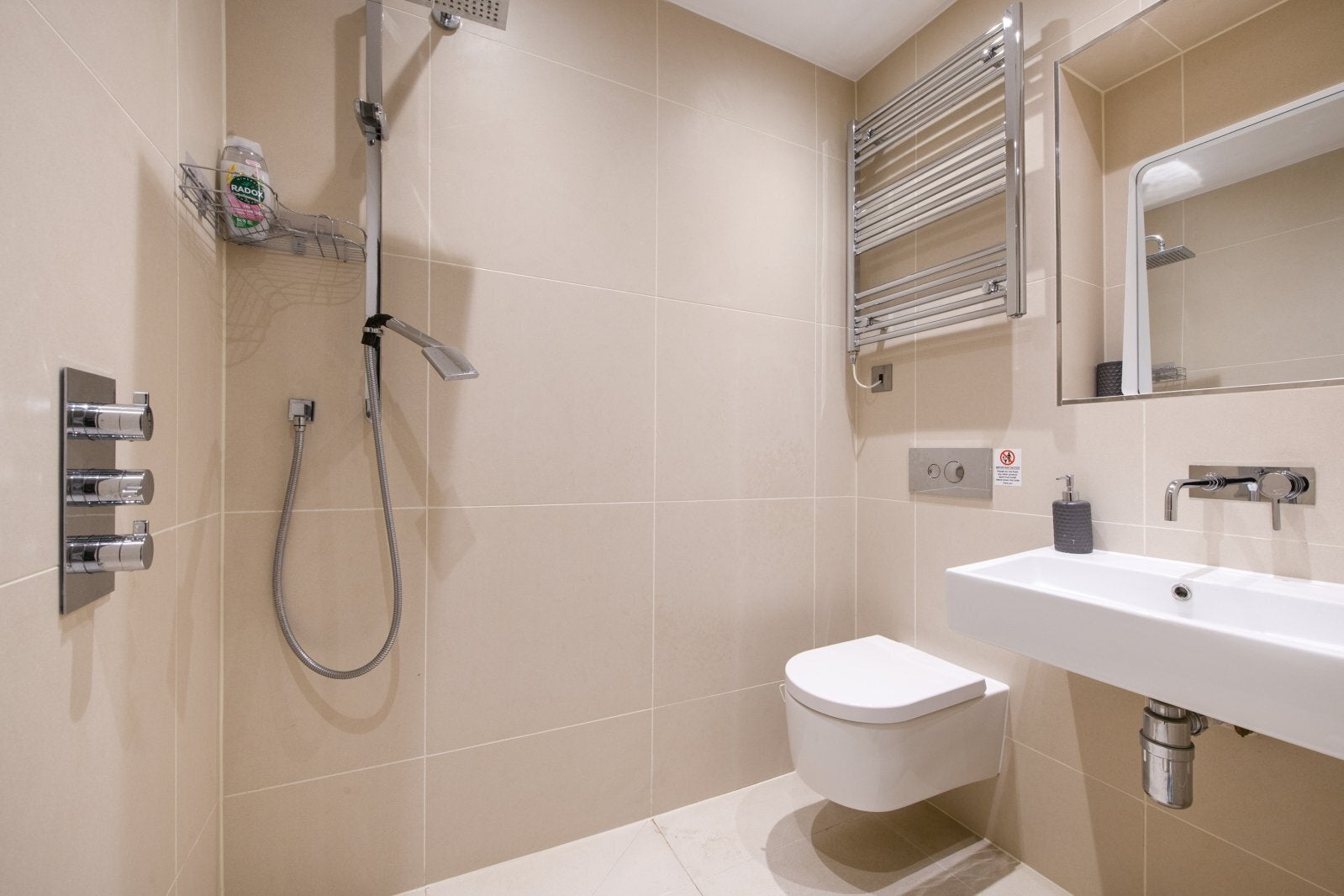 Flat Spring Grove in Greater London