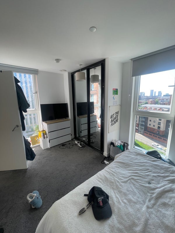 Room Heyrod Street in Manchester
