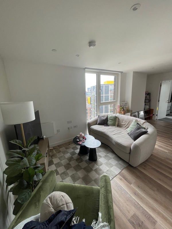 Room Heyrod Street in Manchester
