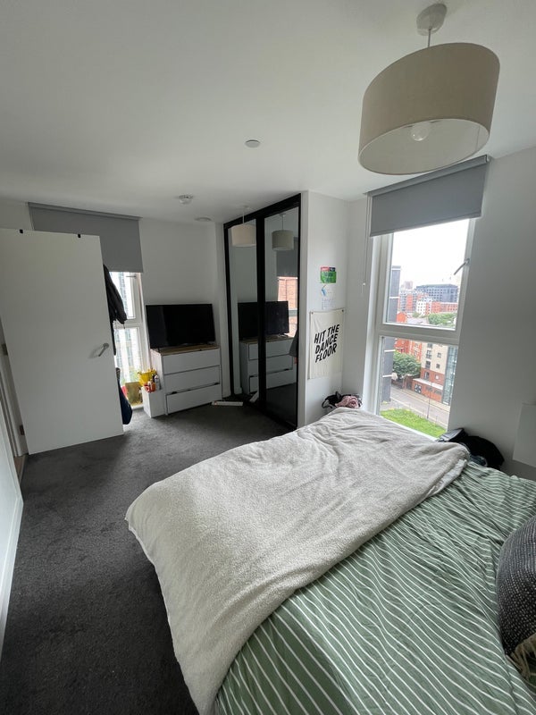 Room Heyrod Street in Manchester