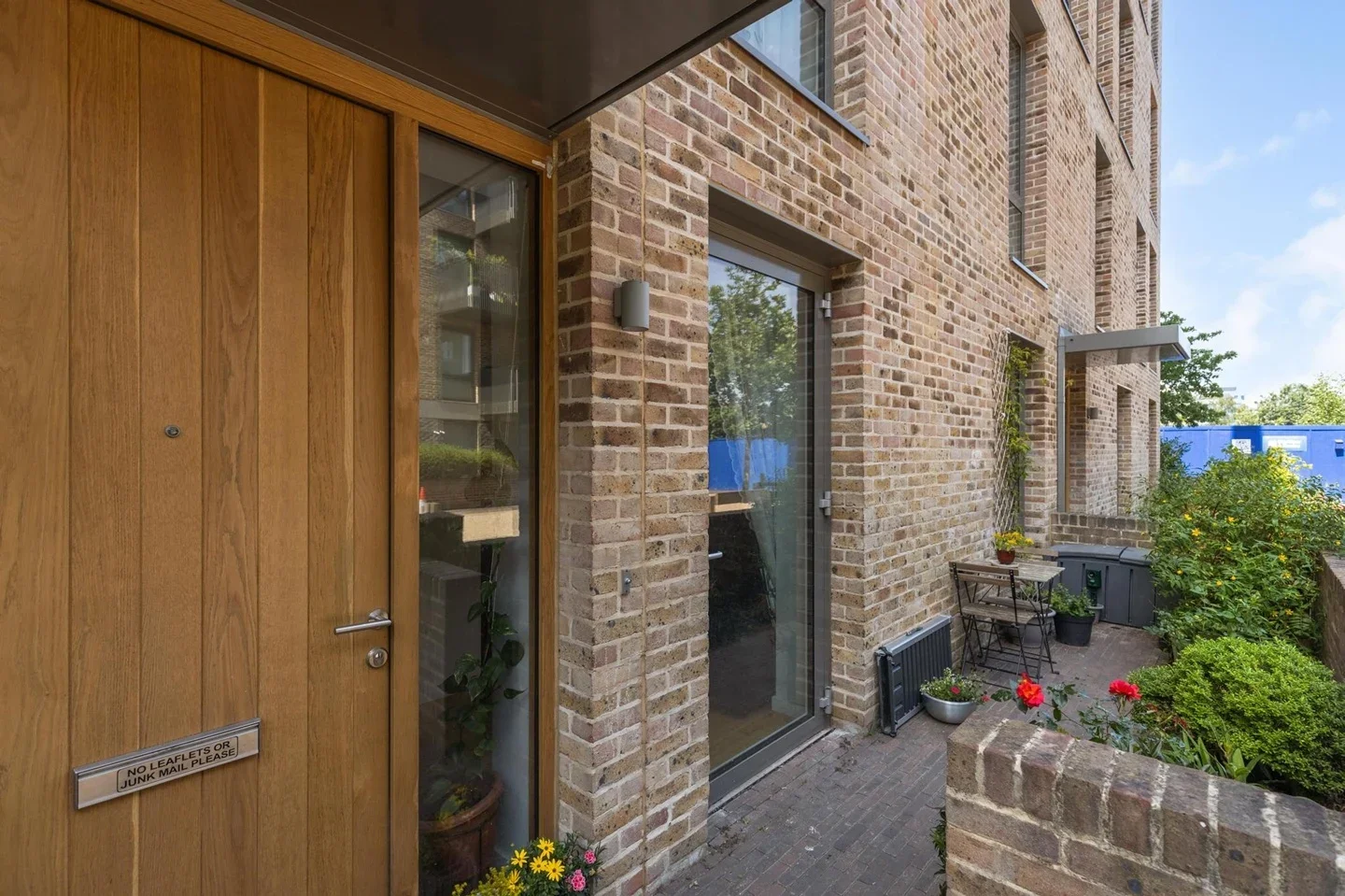 Flat Durham Wharf Drive in Greater London