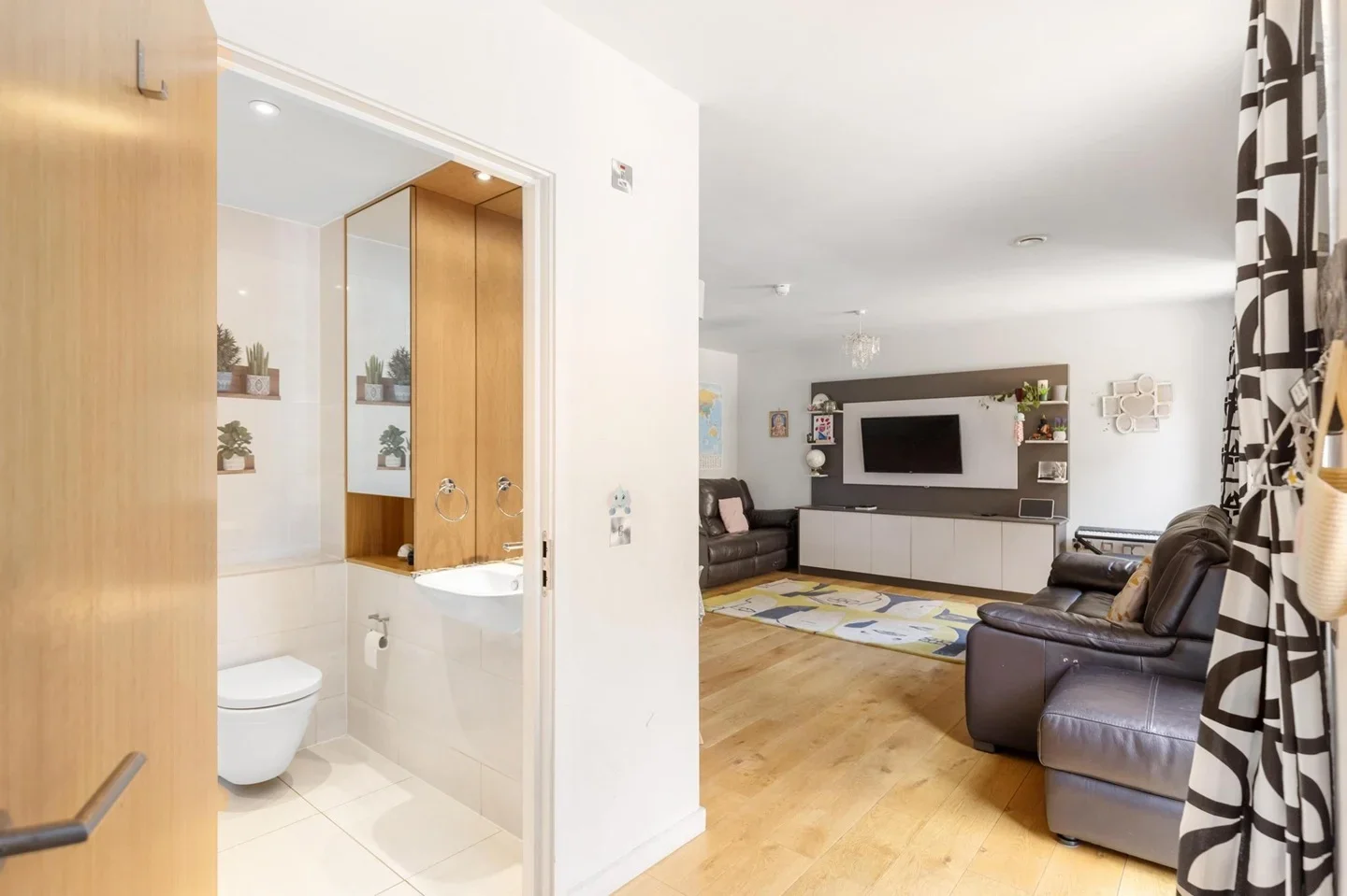 Flat Durham Wharf Drive in Greater London