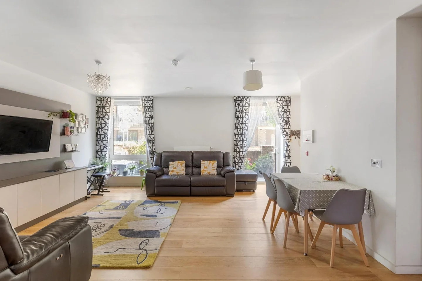 Flat Durham Wharf Drive in Greater London