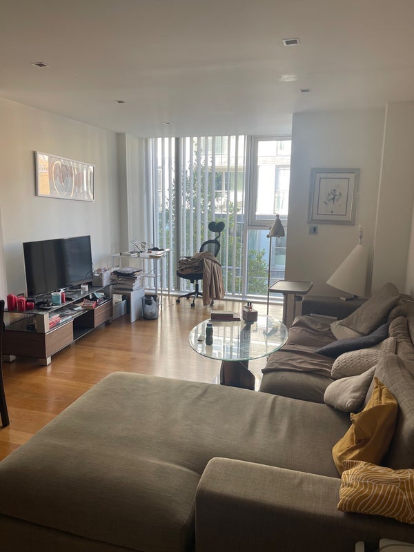 Room Micawber Street in Greater London