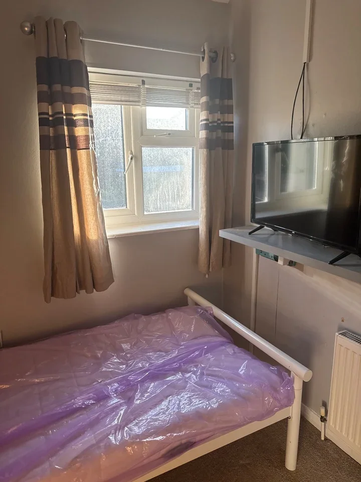 Room Claughton Way in Brentwood