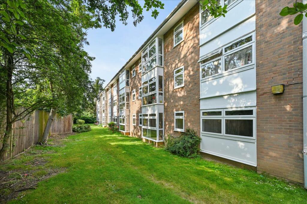 Flat Harriers Close in London