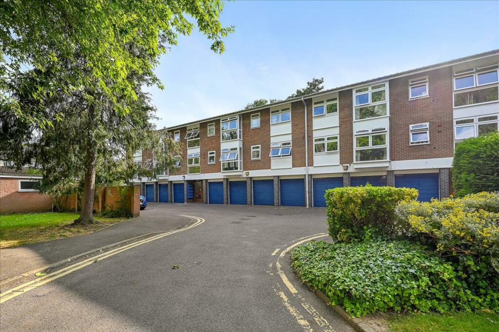 Flat Harriers Close in London