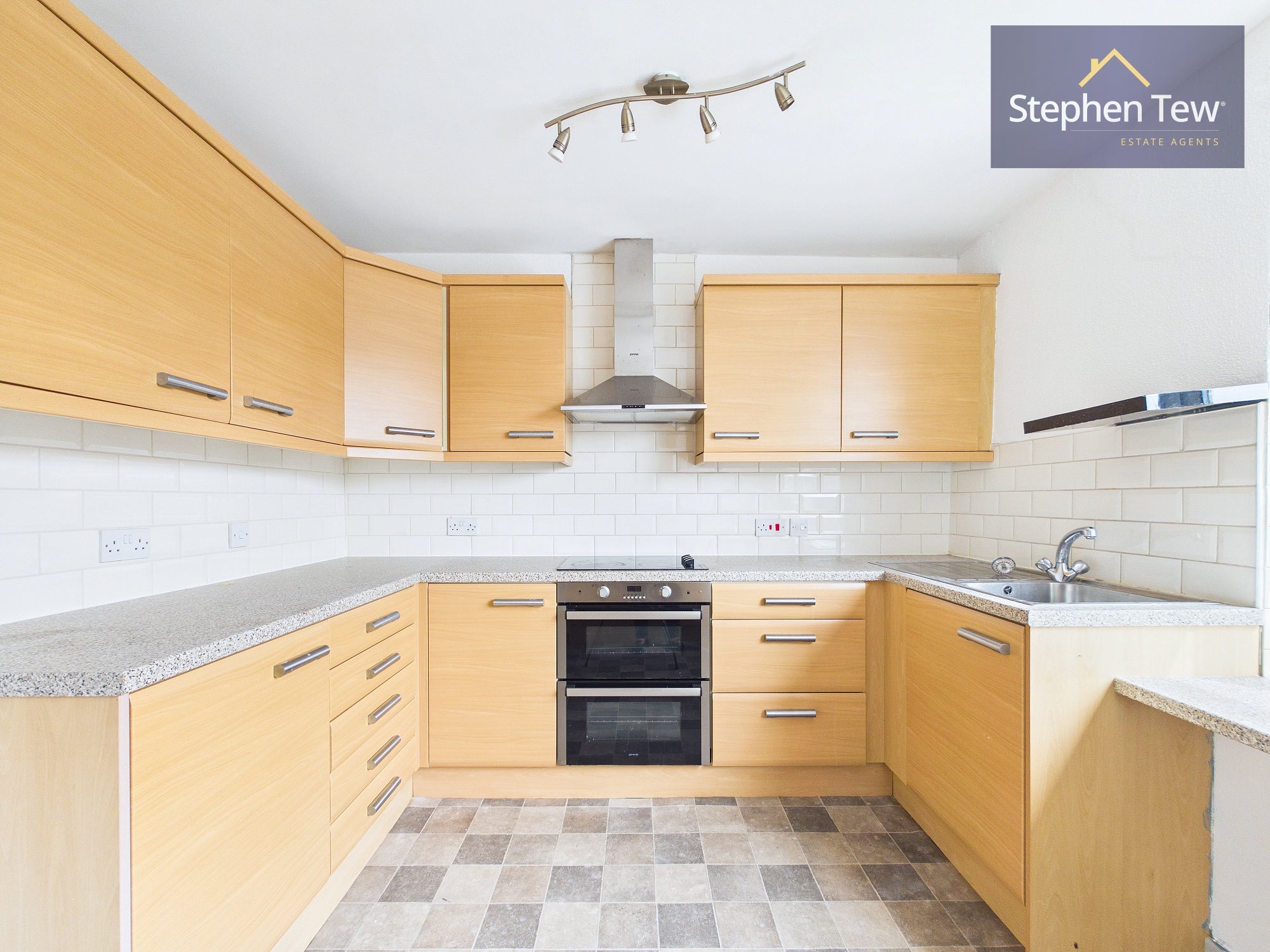 Flat Highfield Road in Dartford