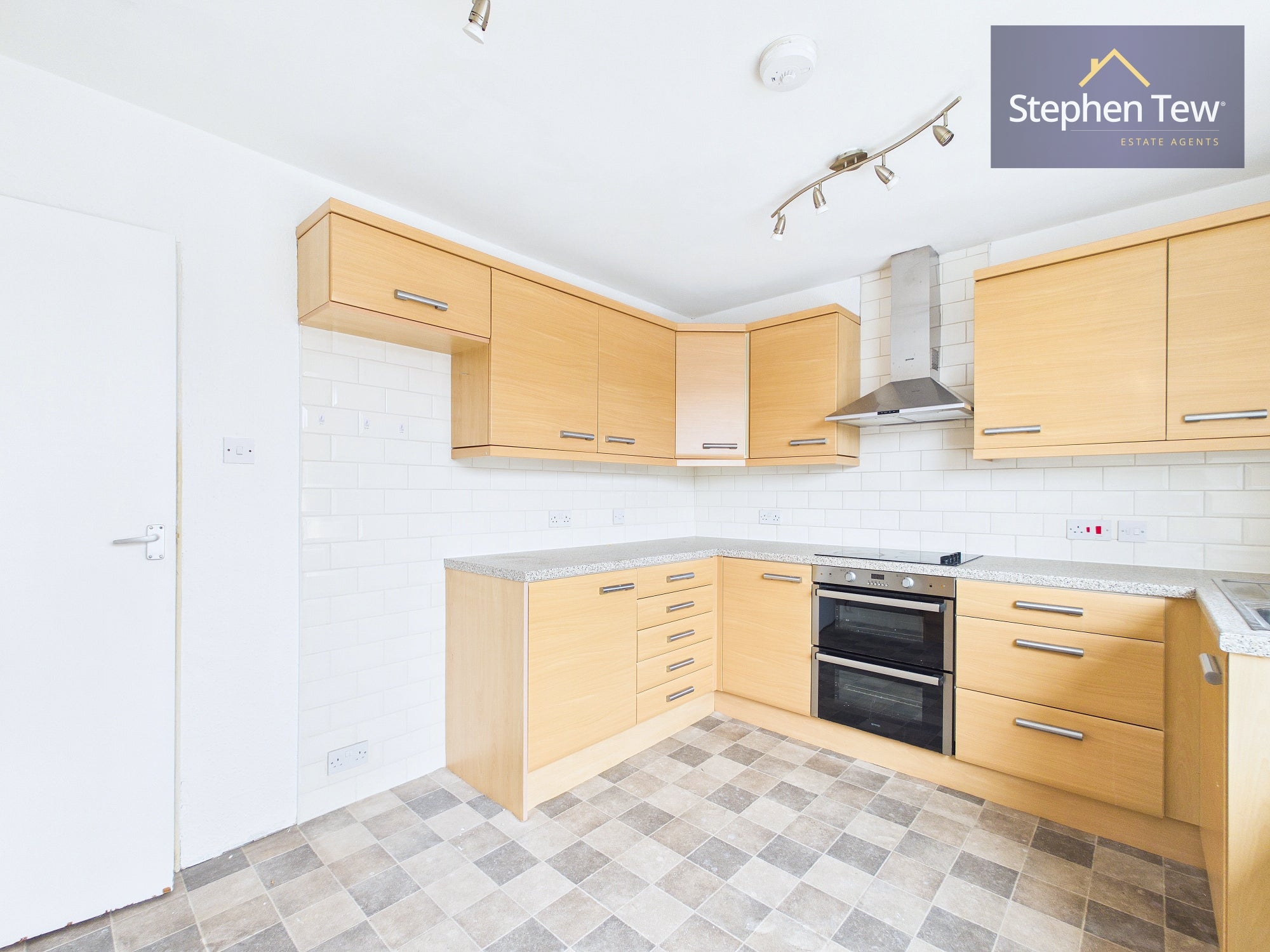 Flat Highfield Road in Dartford