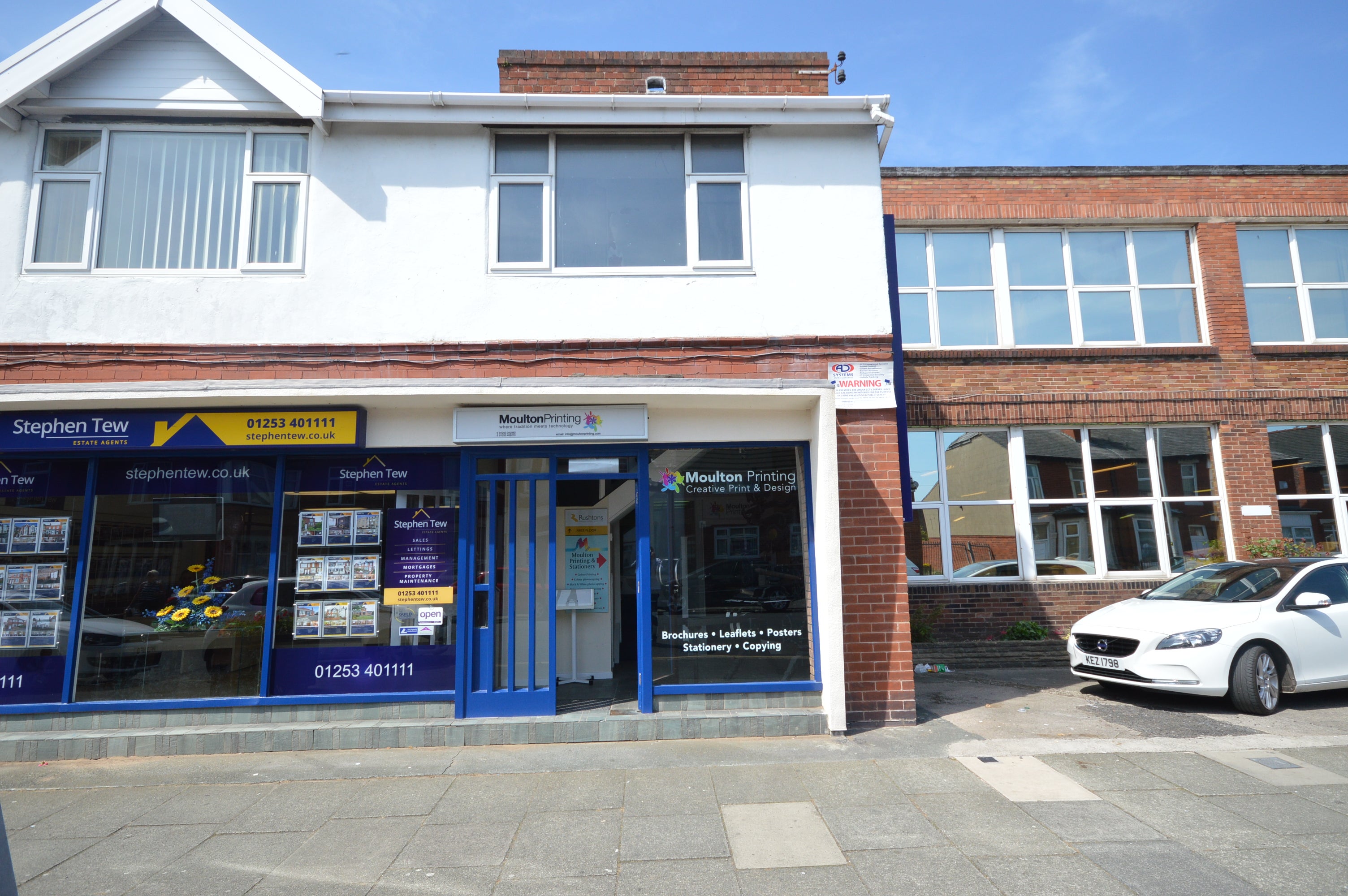 Flat Highfield Road in Dartford