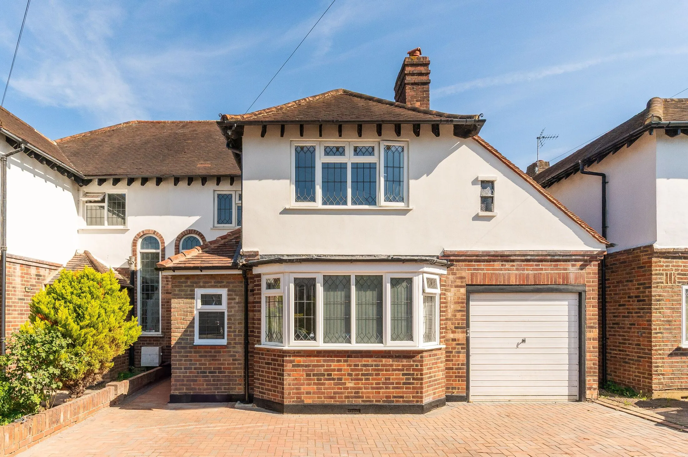 House Overdale Avenue in Greater London