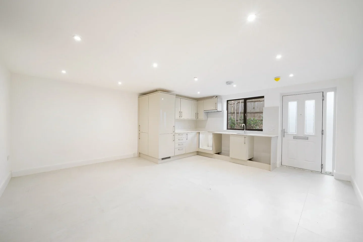Flat Bushey Grove Road in Hertsmere