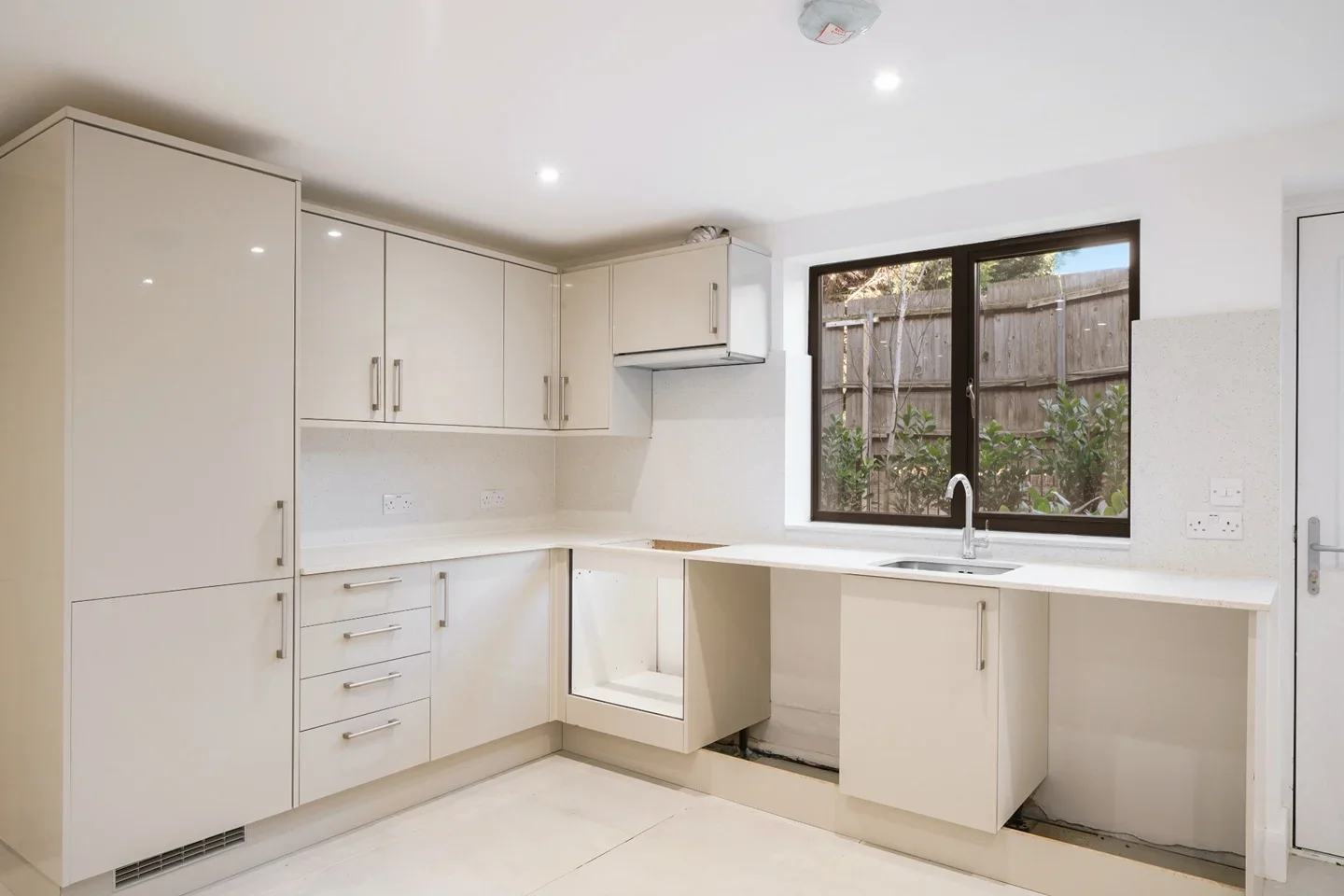 Flat Bushey Grove Road in Hertsmere