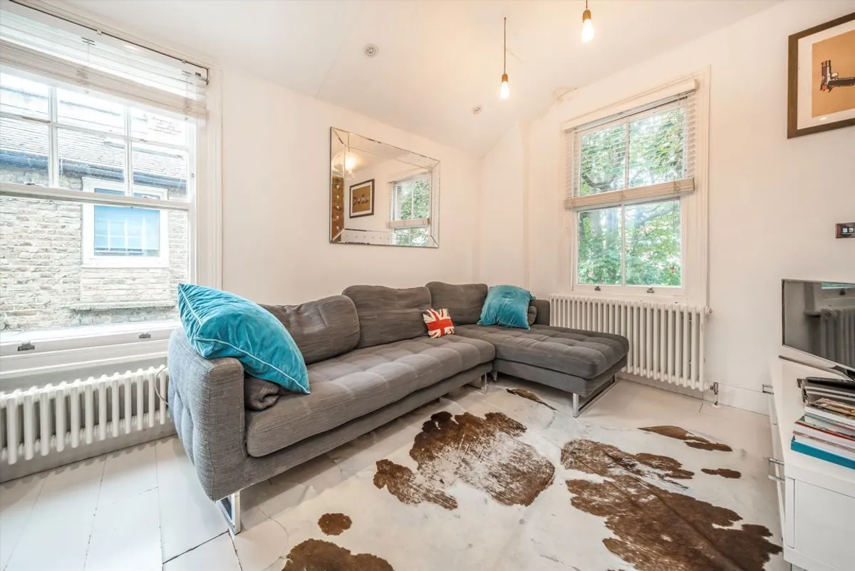 House Dunraven Road in Greater London