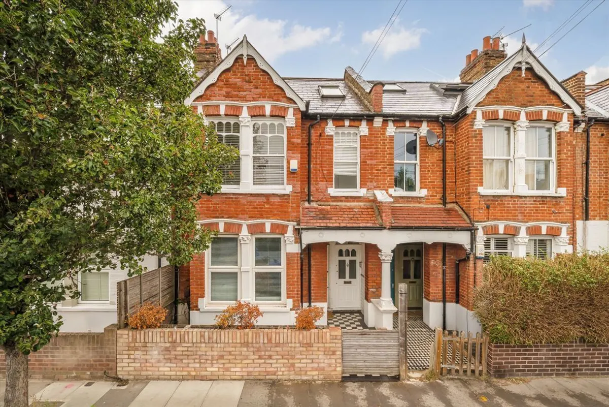 House Dunraven Road in Greater London
