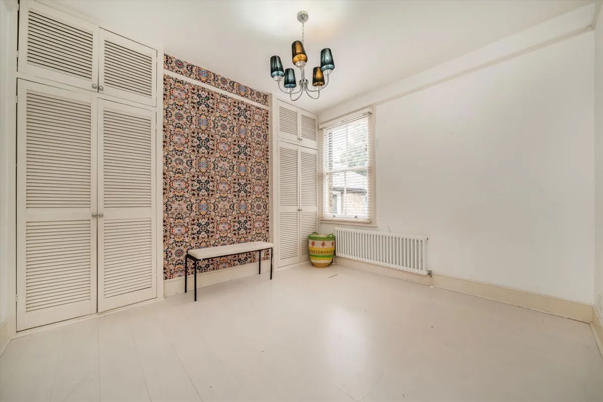 House Dunraven Road in Greater London