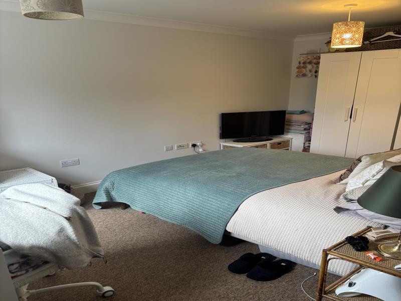 Flat Tilford Road in Waverley