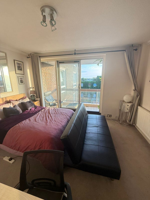 Flat Rosebank in Greater London