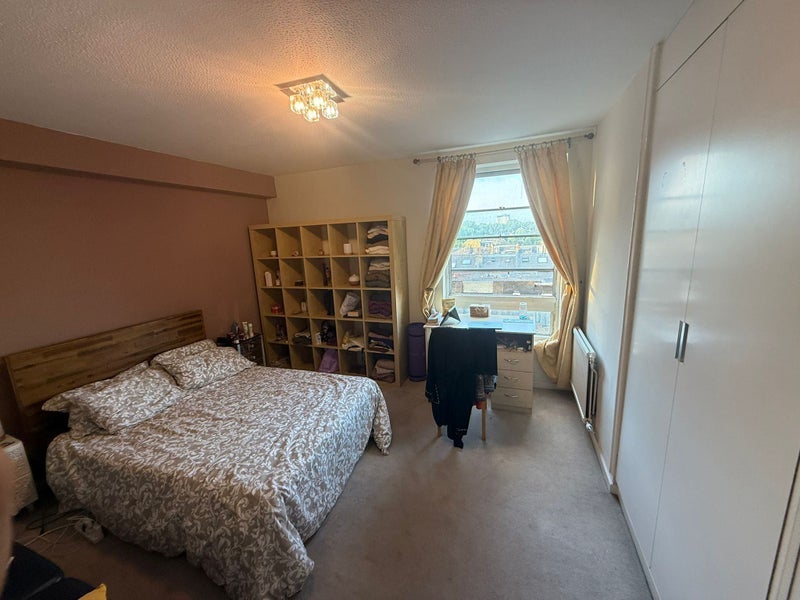 Flat Rosebank in Greater London