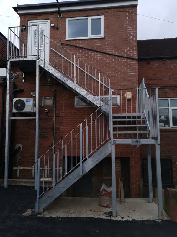 Flat Harrogate Road in Leeds